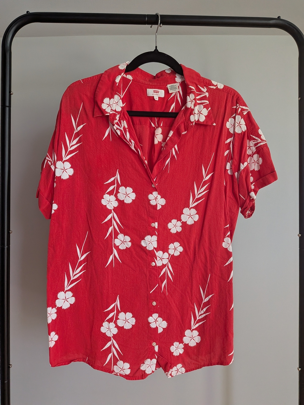 Levi's Red Floral Short-Sleeve Button-Down Shirt